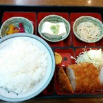 豊川 - とんかつ定食　600円（税込）