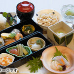 [Katsura Bento (boxed lunch)] 6 items including sashimi and seasonal items