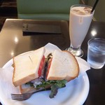 coffee＆tea BBB - サンドイッチとドリンクのセット 1050円