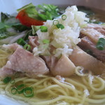 台湾料理 鼎 - 蒸し鶏と香味ネギソース