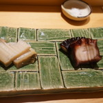 鮨 さいとう - 大原産鮑、佐島産蛸の桜煮