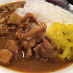 エビス参 - カレー強化週間9日目2杯目。モツがゴロゴロ、素朴で旨い。