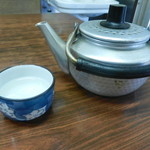 丸八酒店 - 熱燗（月桂冠）はヤカンで頂きます