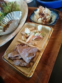 Dongurihausu - 小鉢(イカ大根、野菜とさつま揚げの和え物、冷奴)