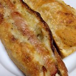 ゴントラン シェリエ - ホットドッグチョリソーとドライトマトとモッツァレラチーズ