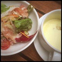Terrace Dining TANGO - 東京タワーの真ん前のお店。テラス席は緑がいっぱいで気持ちよかった。ランチなのに、スープもサラダも丁寧に作ってあっておいしかった。随分前にブックマークして、やっと来る機会に恵まれました。メインは普通だったかなぁ。