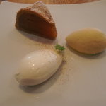 パティスリー・パリセヴェイユ - 名前失念（1300円）洋梨のタルトと生クリームとアイスクリーム