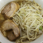 ラーメン二郎 - ラーメン 700円　麺半分・ヤサイもニンニク少なめで
