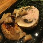 ワイン食堂ペコリーノ - 特大マッシュルームの肉詰め 780円