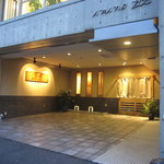 天寿し - 外観、ビルの1階です