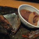 波葉菜亭 - 秋刀魚の生姜煮と里芋とイカの煮物。
