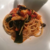 サンタ・マリア・ノヴェッラ・ティサネリーア 京都店 - トマトソースベースのパスタ魚介と一緒に