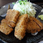 牛カツ専門店 尾州 縁EN - 縁屋定食 1,350円（税込）牛ロース三種盛り：左から牛ロース、サーロイン、リブロース。