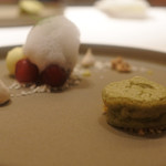 レミニセンス - サクランボ、日本酒のアイスクリーム、焼き菓子