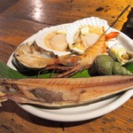 Hokkai Aburiyaki Ungasouko - ほっけ、帆立貝、貝焼き3種盛り、牡丹海老