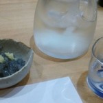 松榮鮨 - 冷酒とお通し（生しらす）