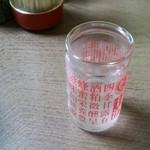 萬福食堂 - 甘酒の容器が水のコップ代わり