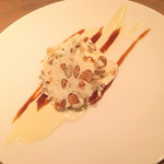 L’AS - ナッツとドライフルーツ　オレンジのカッサータ　デリス・ド・ブルゴーニュ（白カビチーズ）のソース