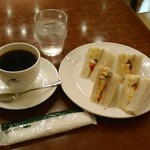 珈琲館 - [料理] Hot珈琲 & ミックスサンド￥580 全景♪ｗ