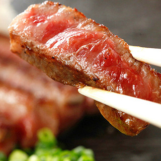 Kuroge Wagyu beef purchased from Yoshizawa Shoten, a long-established restaurant famous for its beef.