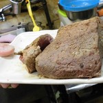 立呑み きむらや - 牛肉タタキの塊