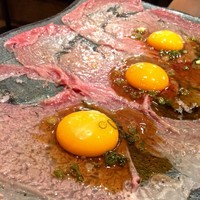 個室焼肉匠 - あぶりユッケ