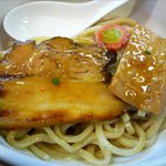 麺屋 高橋 - つけ汁から出した具材のアップ