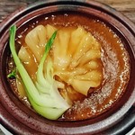 白碗竹快樓 - 『胸びれ姿土鍋ご飯』!!醤油味ベースの甘めの味付けで、とろとろに煮込まれた ふかひれ（胸びれ）は、滑らかでとろ～りとろとろの柔らかい食感～♪(^o^)丿