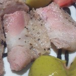 越後一会 十郎 - 夢味豚の岩塩焼き　アップ　この美しいピンク色を目に焼き付けろ！