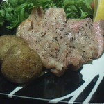 越後一会 十郎 - 夢味豚の岩塩焼き　650円　いくらでも食べられそうな旨さ