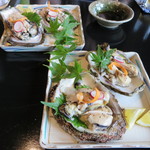 手前左が生、向うが炙りです