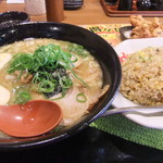 らーめん八角 - ラーメン、チャーハン、唐揚げ