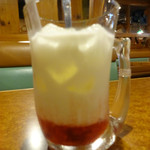 びっくりドンキー - このカメラ、なんでいちごミルク写すと
      必ず絵が歪むんだろう・・・