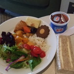 United Club Lounge - 