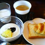 モルデンの湯ラビスタ 安比高原 - ヨーグルト、パン♪