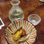 満寿泉とお通し（夏野菜と小鯵の南蛮漬け）