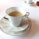 ピエール・ガニェール - 【コーヒー】怒涛のスイーツ攻勢に対応すべく、しっかりした苦味をもつ