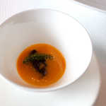 ピエール・ガニェール - ブイヤベースのロワイヤル、黒ニンニクを和えたタコ入り、海ぶどう乗せ