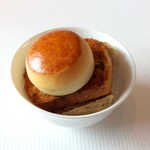 ピエール・ガニェール - 栗饅頭みたいな可愛い形は、エシレバター入りのミルクパン。さっくり軽いです