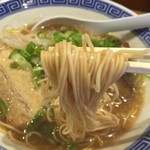 清麺屋 - 鶏のまばたきとこ豚らーめん(790円)麺リフト