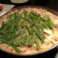 博多もつ鍋 やま中 赤坂店 - 牛もつ鍋（みそ味）