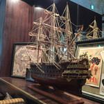 フォーチュンガーデンキョウト - 店内一画 船の模型