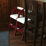 オールドニューダイナー - 子ども用椅子もあり〼。