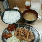 尾張屋 - 豚しょうが焼き＆唐揚げ定食￥550