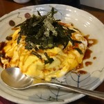 おふくろ屋台 1丁目1番地 - ハントンライス　コロッケの卵とじのせにソースかかっとる。