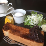 Ｃａｆｅ＆Ｄｉｎｉｎｇ　Ｋａｒｅｎ - ホットコーヒー400円と小倉トーストセット