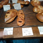 メリメロショコラ - 棚に並んだパン