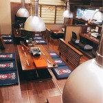 Yakutori Torifuku - ①番堀テーブルから見た 全体 仕切りブラインドオープン状態