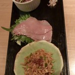 よろにく - 冷静盛合せ　白センマイ、イチボの炙り、ユッケ風ローストビーフ