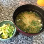 てんぷら荒谷 - キャベツ・味噌汁